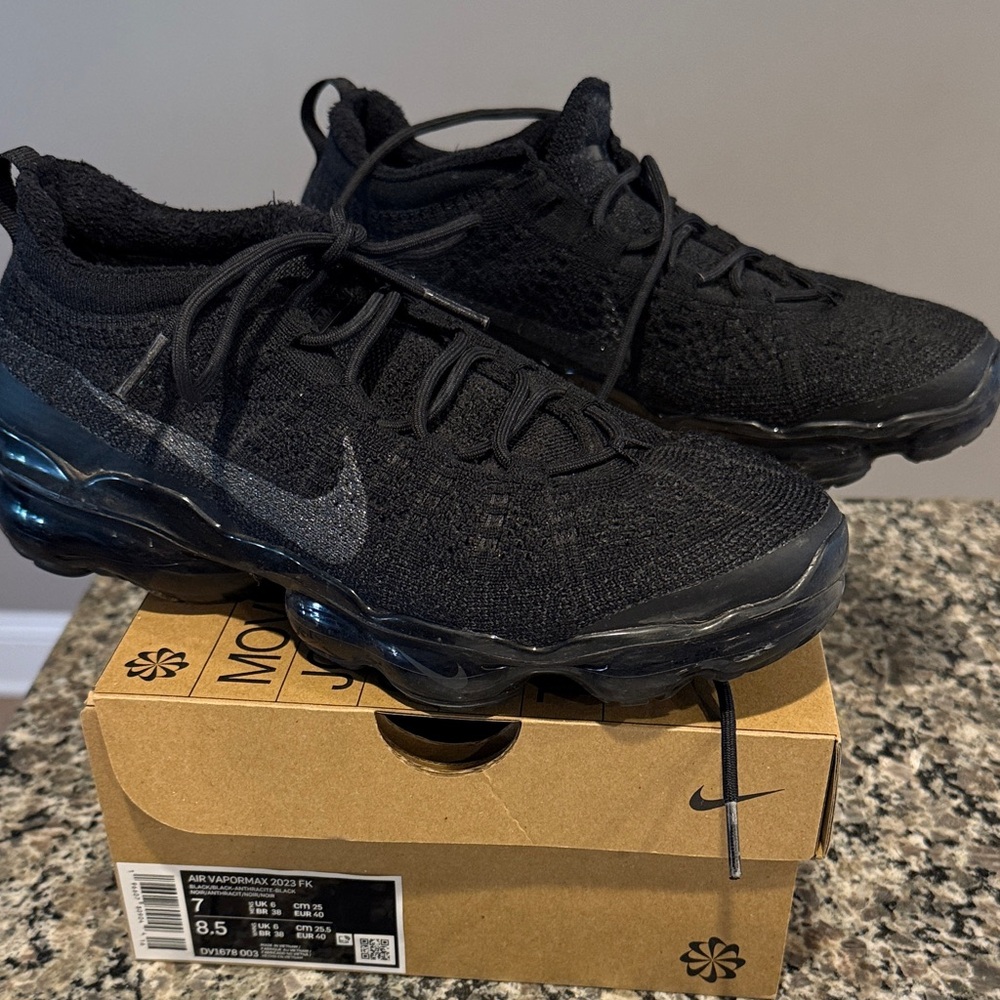 Nike VaporMax 2023 Flyknit Black Shoes used size 7